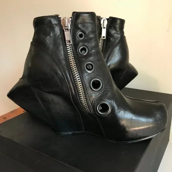 Rick Owens 'Spike' bootie with grommets - Picture 7 of 16